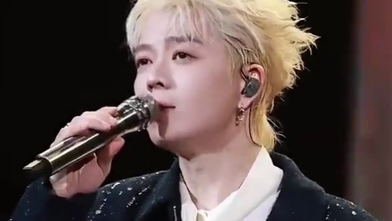 王栎鑫唱的不是歌 是我们说不出口的遗憾… #王栎鑫#你一定要幸福#现场版live#王栎鑫广州演唱会#