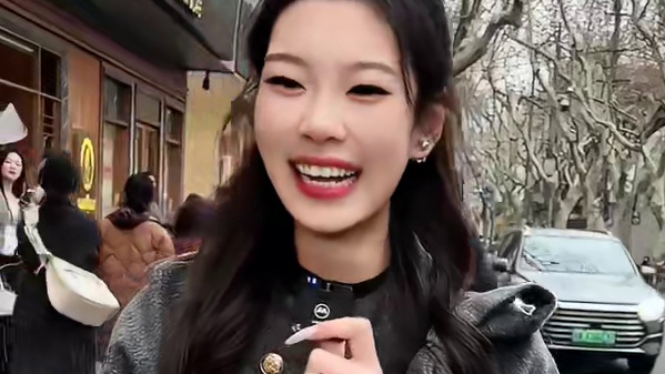 搞笑的“屌丝”女生，情侣间查手机最刺激