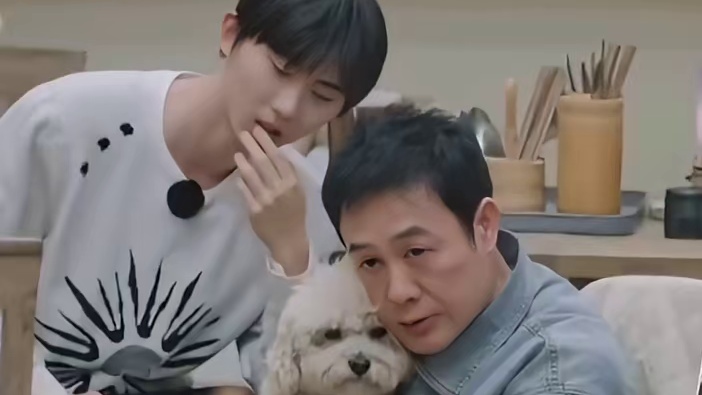 那英想给小白洗澡