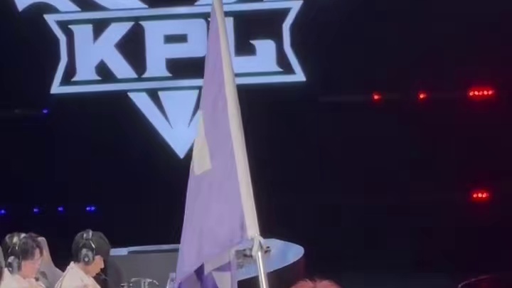 Hero小义摇旗​​​