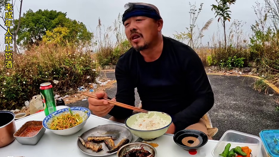 大厨做的鱼就是香，原汁原味全能干光，中集#穷游 #露营美食 #露营