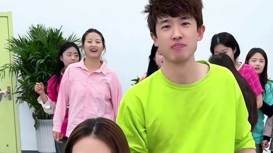 听歌猜电影，哈哈有意思 #真会玩系列 #办公室游戏 #意想不到的结局