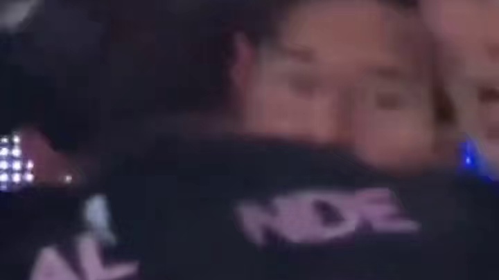 梅西停球过人一气呵成，晃晕对手整条防线