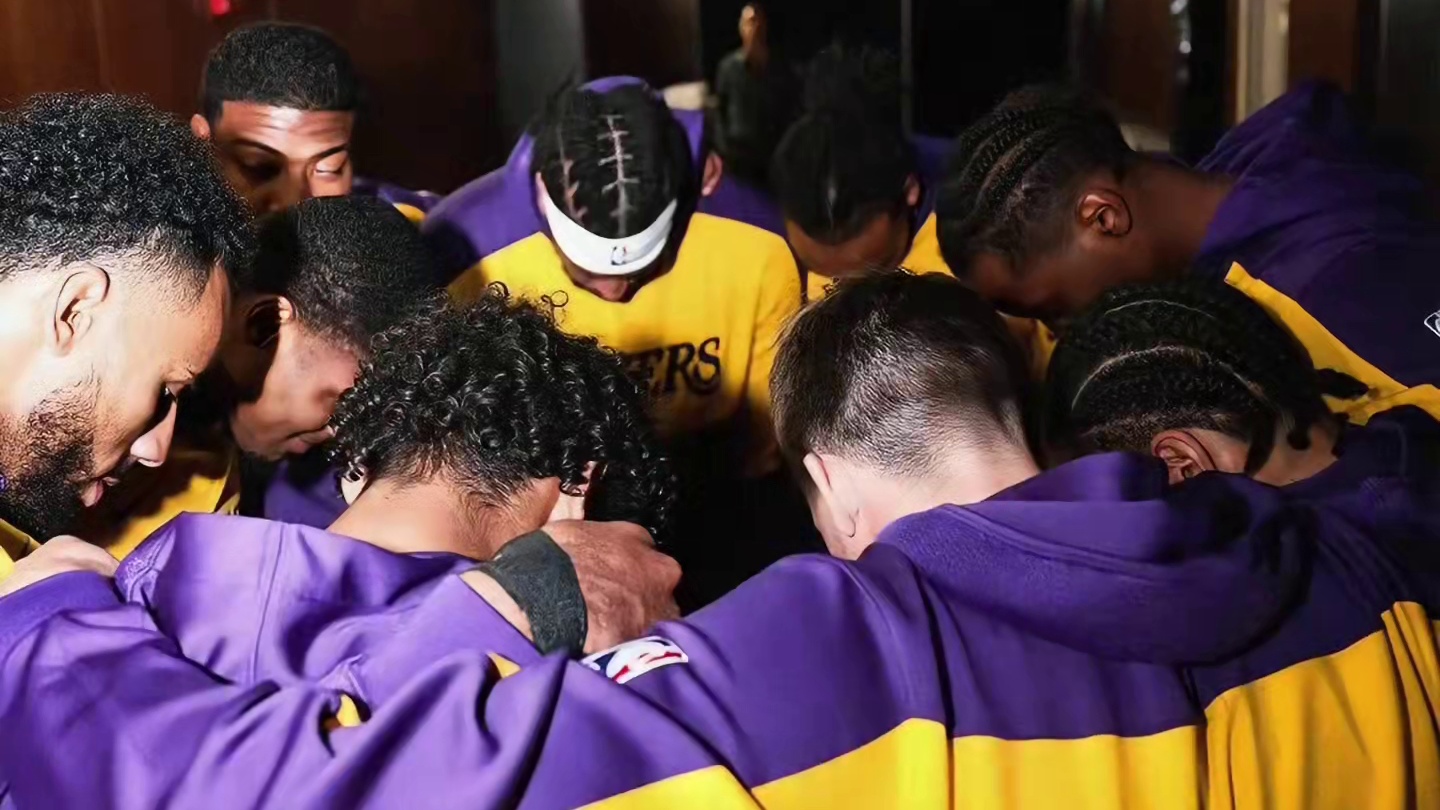 卢卡，我们需要你！该站出来了 携手40岁的老汉，登录丹佛厮杀。