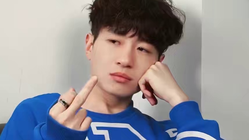 对视是精神的接吻，对鄙视是灵魂之间纯粹的调戏#香肠派对周星星