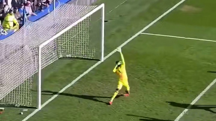 曼联上半场踢的好像一群从野球场抓来临时组的队。