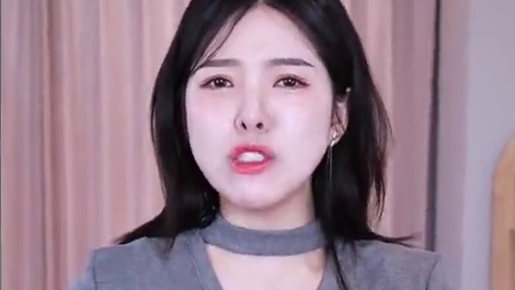 完了完了，我居然把这个胶原蛋白粉带到直播间来卖，我不会被封杀吧？#外国媳妇#保养