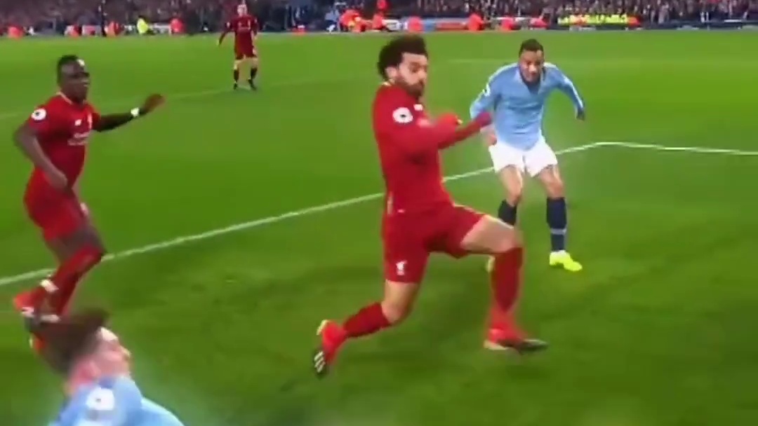 足球，有时候1厘米之差，天差地别。