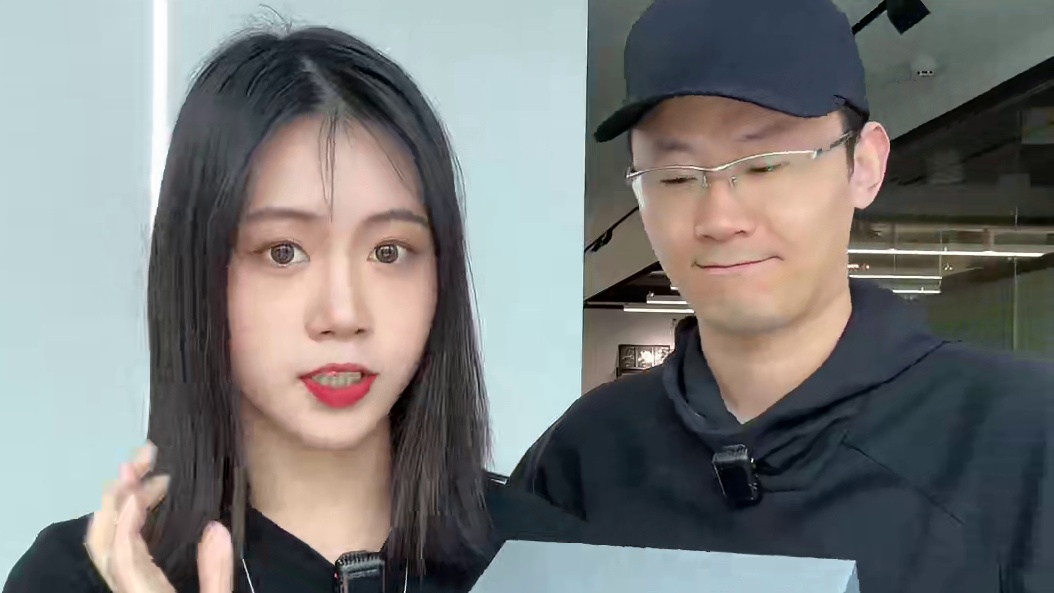 红魔10 Pro新配色魔姬粉开箱上手～ 采访工作室的直男们看看他们喜欢吗？#数码科技 #红魔10pr