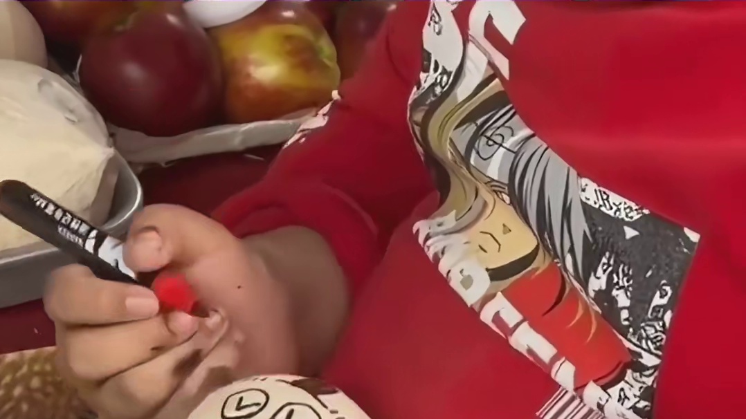 很明显这位小朋友还没有意识到事情的严重性