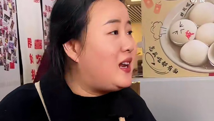 川美毕业的帅哥来挑战5两豌杂面，有点厉害！#妈呀太香了 #谁懂这一口的好吃程度