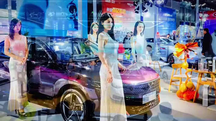 开年首展就在西海岸 阳春三月，来中铁世博城看车吧
去年的车模今年还在呦#展会现场 