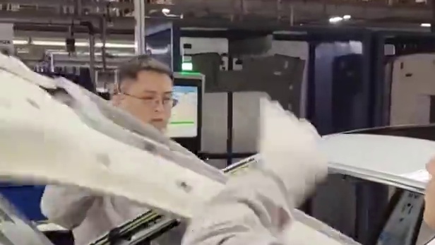 2025年买新能源车还是油车？ #科技改变生活 #汽车 #电车 #车星计划