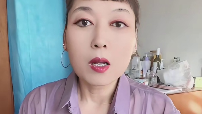 只能叫苦中作乐了吧