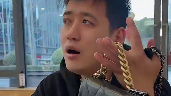 对自己好一点！为喜欢买单！ #上海 #二奢老金 #老金随拍 #vlog