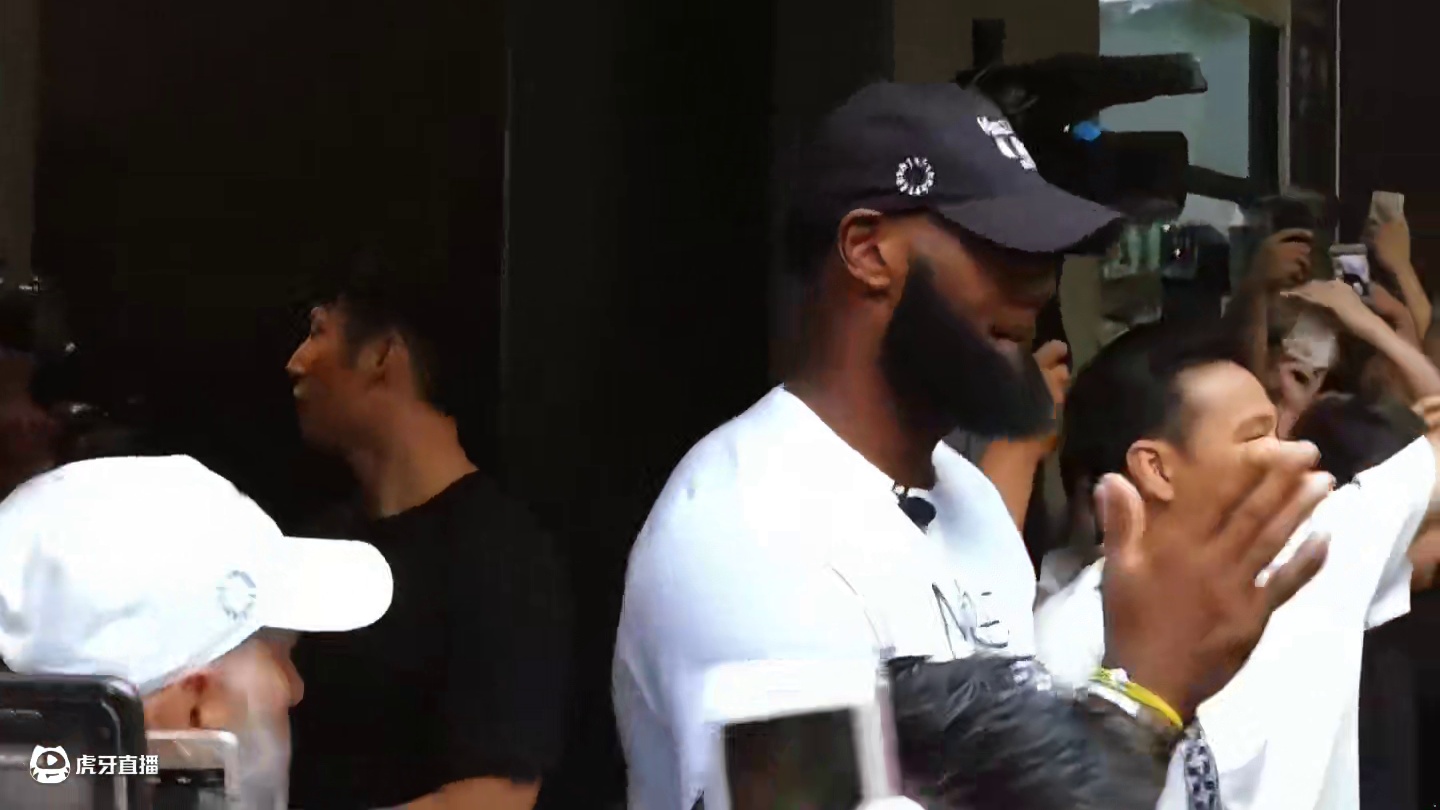 距离詹姆斯上一次中国行已经是五年前了，相信在不久的将来他也会再次来到这里吧！