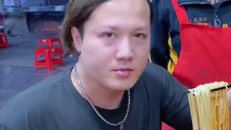 八戒挑战8两螺蛳粉，狂赚阿姨5000快~#螺蛳粉