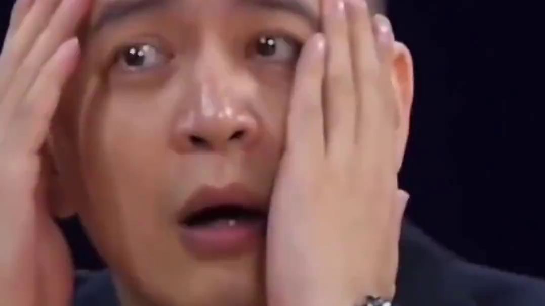 邪恶银渐层：世子之争，向来如此#看一遍笑一遍 #动物的迷惑行为 #猫咪的迷惑行为  #邪恶银渐层  