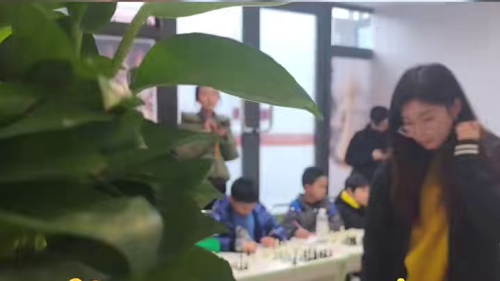 跟现役职业女棋手学国际象棋是什么体验？ 学棋的宝贝们看过来！你们是不是也幻想过：
开局就能预判十步之