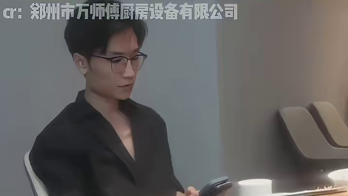 此刻，叔叔的心里一定五味杂陈