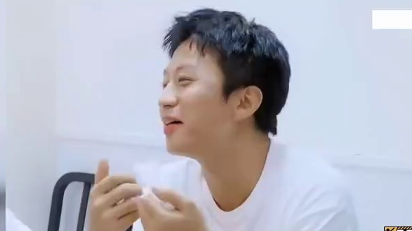 当青年显眼包遇上中年显眼包HAHA   #综艺 #哈哈哈哈哈 #魏大勋 #邓超 #考古