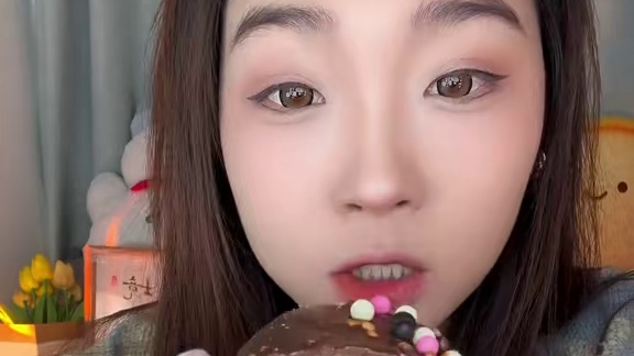 脆皮梦龙和瑞士卷的结合！一口满足！三个口味哦！配料干净热量友好！没有蔗糖，控嘴期宝放心！
草莓：80