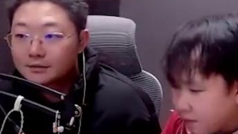 板子：镜隐迷踪/狼人杀惊现复读机附体，三句话硬生生聊了120秒#网易狼人杀 #狼人杀星赏金计划