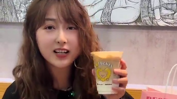 瑞幸的这波上新我真的爱了！ #瑞幸联名黄油小熊 
#瑞幸小话梅拿铁 
#瑞幸话梅气泡美式
#瑞幸话梅