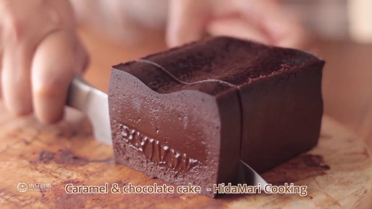 超浓郁焦糖巧克力蛋糕 | 绵密软嫩，口口甜蜜