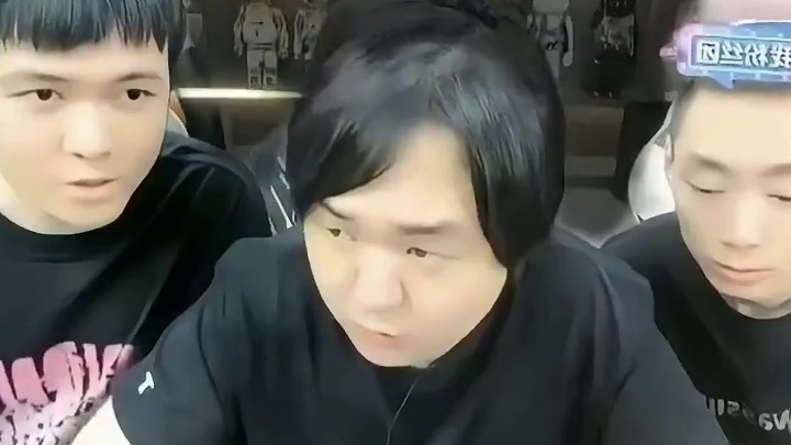 好香的脚，隔着屏幕都闻到了！