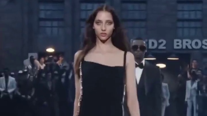 Dsquared2 秀场花样层出不穷#Dsquared2  #教室  #走秀  #时尚