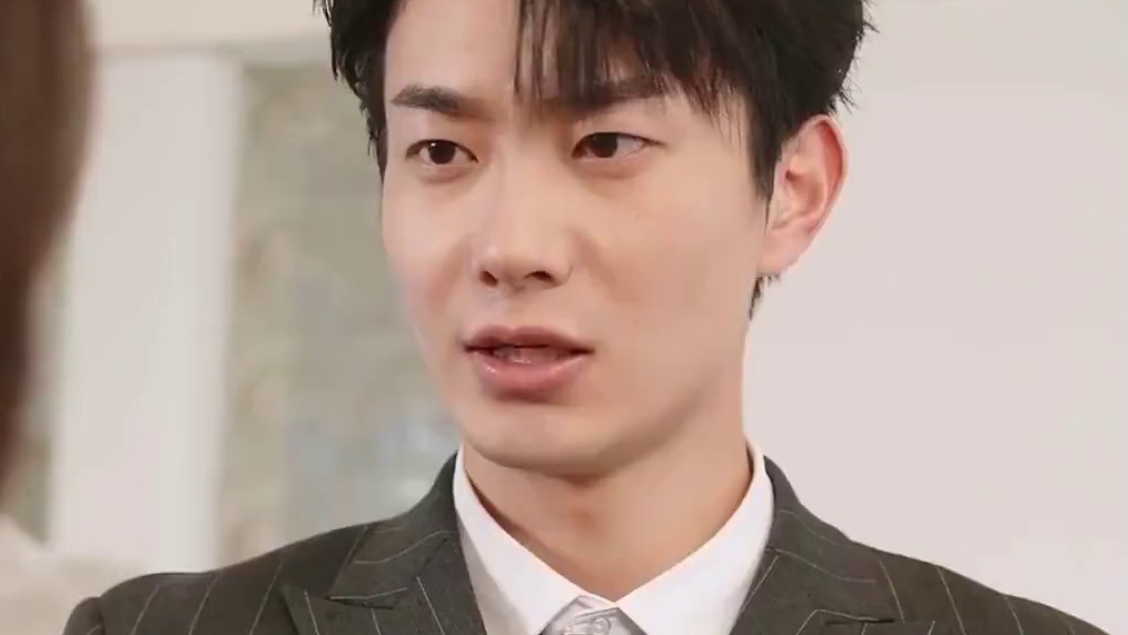 误惹冰山老板后，她慌了 #甜宠 #爱情 #职场 #误惹冰山老板后她慌了 #苏秘书为何那样 