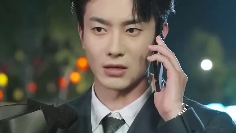 误惹冰山老板后，她慌了 #甜宠 #爱情 #职场 #误惹冰山老板后她慌了 #苏秘书为何那样 