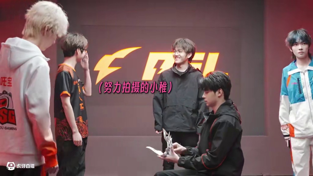 『天霸日常•TVC拍摄花絮』一见面就吵架（其实是贴贴），小学生互啄n.0版，新赛季全力以赴！#202