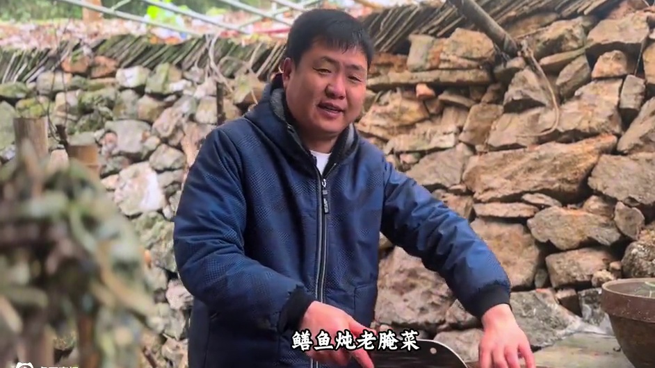 湖北特色腊肉盐菜炖鳝鱼，鱼汤泡饭都能吃几碗！ #农村美食 #新农人计划2025 #