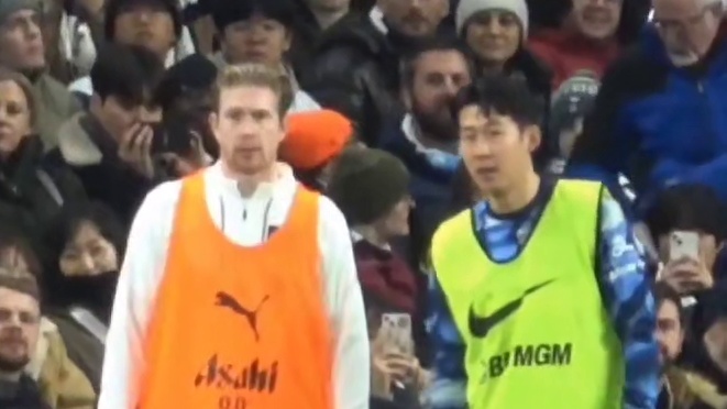 岁月不饶人！曾经都是队内的大腿，孙兴慜与德布劳内交谈甚欢