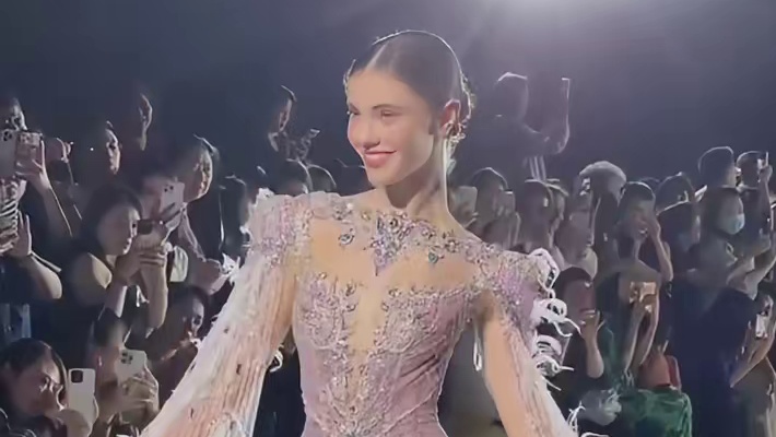 模特：你们这样让我很难保持高冷啊