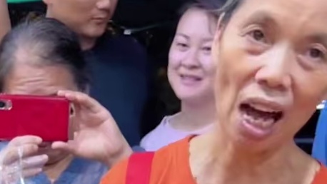 长沙美女挑战10碗爆辣，狂赚阿姨5箱螺蛳粉~#螺蛳粉