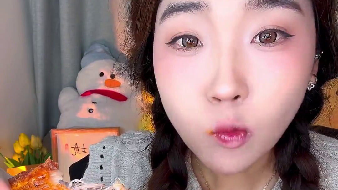 当你饿了的时候就来看看我～～这样就会……#妈呀太香了 #快吃吧大馋丫头 #解馋 #嗦粉 #馋哭隔壁小