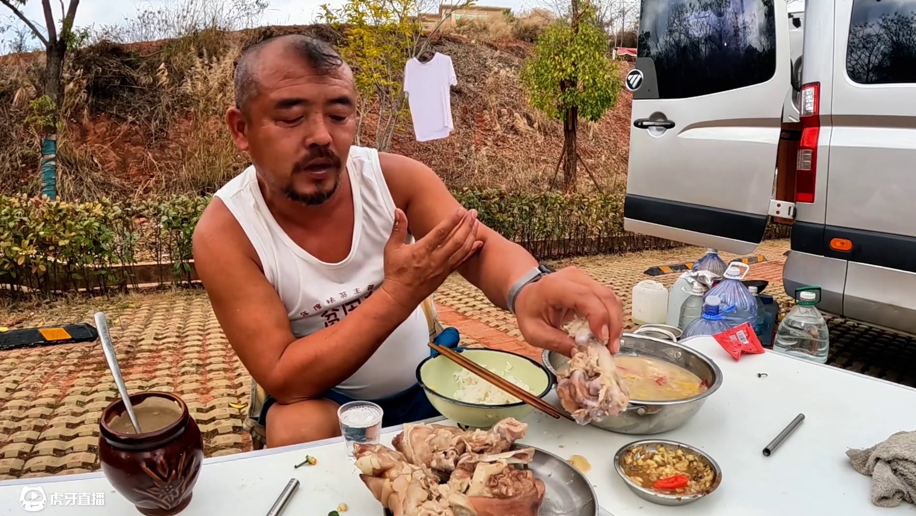 二月二的晚餐非常奢侈，大猪蹄子根本吃不完，中集#穷游 #露营美食 #流浪