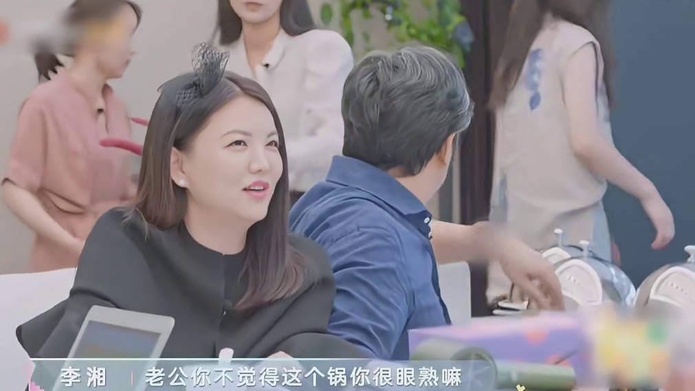 富婆李湘霸气买车送粉丝，十几万全款拿下眼睛都不眨一下！