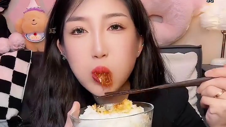 来啦一起吃饭吧 今天的红烧肉可太好吃了#谁懂这一口的好吃程度 #一口下去超满足 #无辣不欢 #下饭神