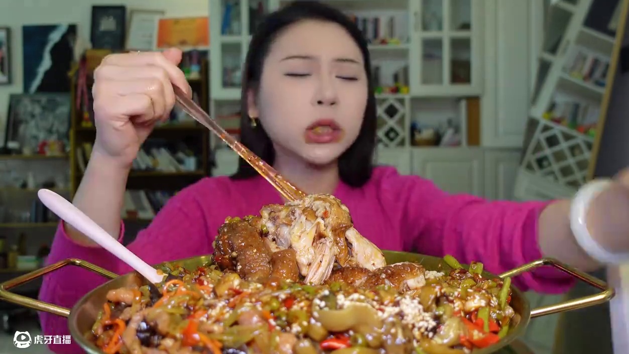 黏糊肘子盖饭+鱼香肉丝、豆角茄子！菜里找饭的快乐实在太哇塞 #虎皮肘子 #肘子拌饭 #鱼香肉丝 #鱼