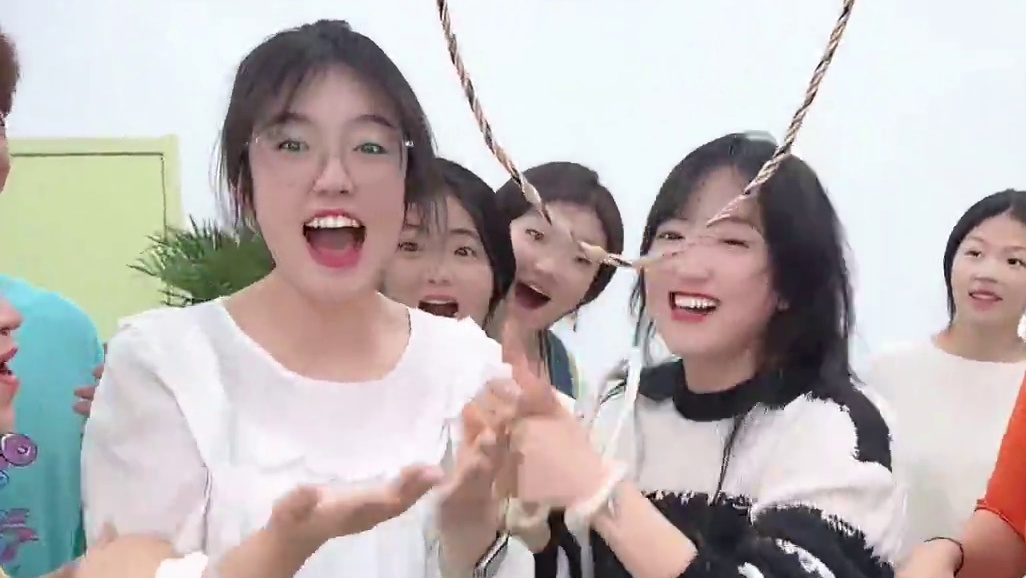 解救蛋卷挑战，哈哈厉害了 #真会玩系列 #办公室游戏 #意想不到的结局 #挑战