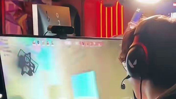 新英雄用溯流回光进入传送门后，能原路返回吗 #无畏契约 #无畏契约新英雄幻棱 #无畏契约新套装噬影者