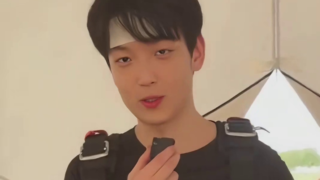 现在男艺人都这么拼了吗？都给我卷起来！