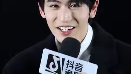 张凌赫徐若晗复刻戴戒指名场面~