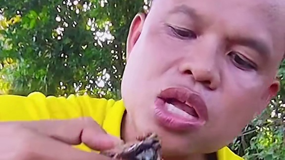 剁椒辣酱️咖喱炖蛋蛋蛙 #户外美食 #泰国美食 #美食 #内容启发搜索