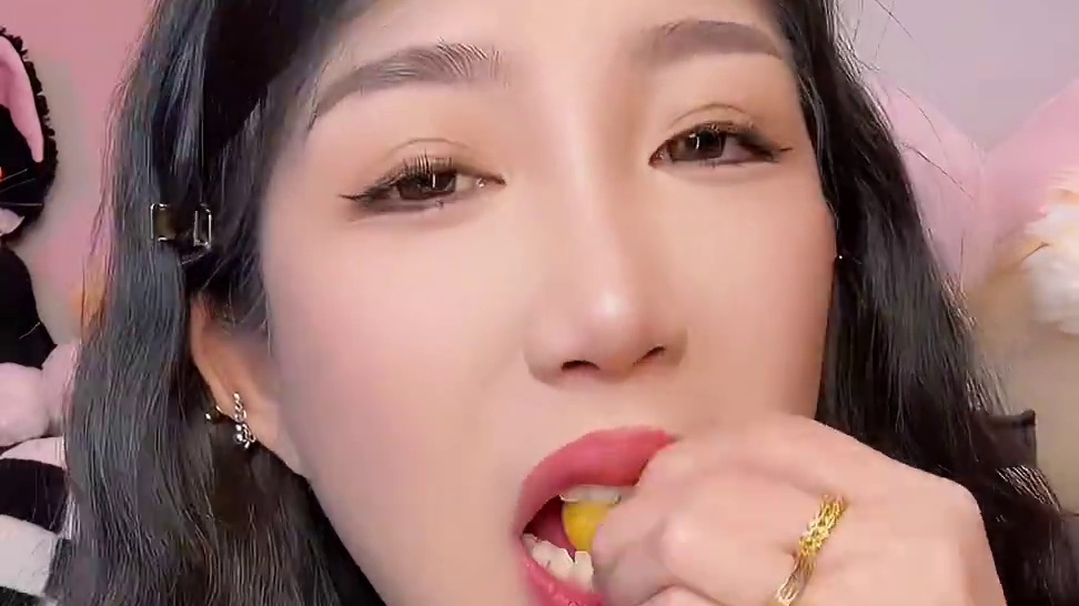 膳食纤维含量高 维c含量也高 口感像梨李子番茄的混合 纯甜无酸的 你们一定试试！#菇娘果 #好物分享