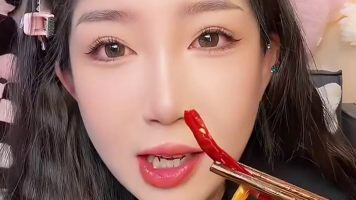 汗都给我吃出来了 爱吃辣的姐妹放心入！辣的好爽！也是浓汤型的那种哈 品质很好！粉的口感很好 辣椒剪碎